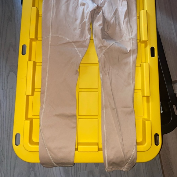 Nude Fabletics leggings size medium - Picture 2 of 5